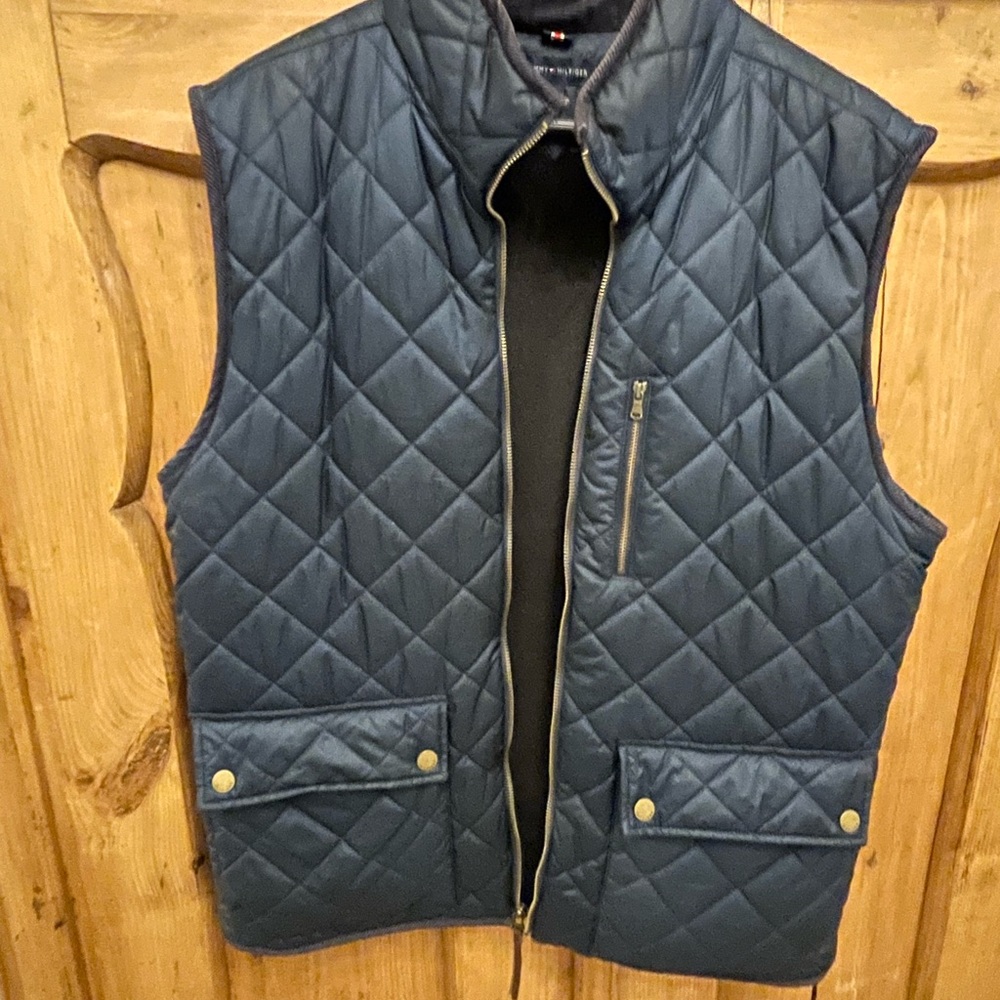 Tommy Hilfiger navy blue quilted vest. Corduroy collar
